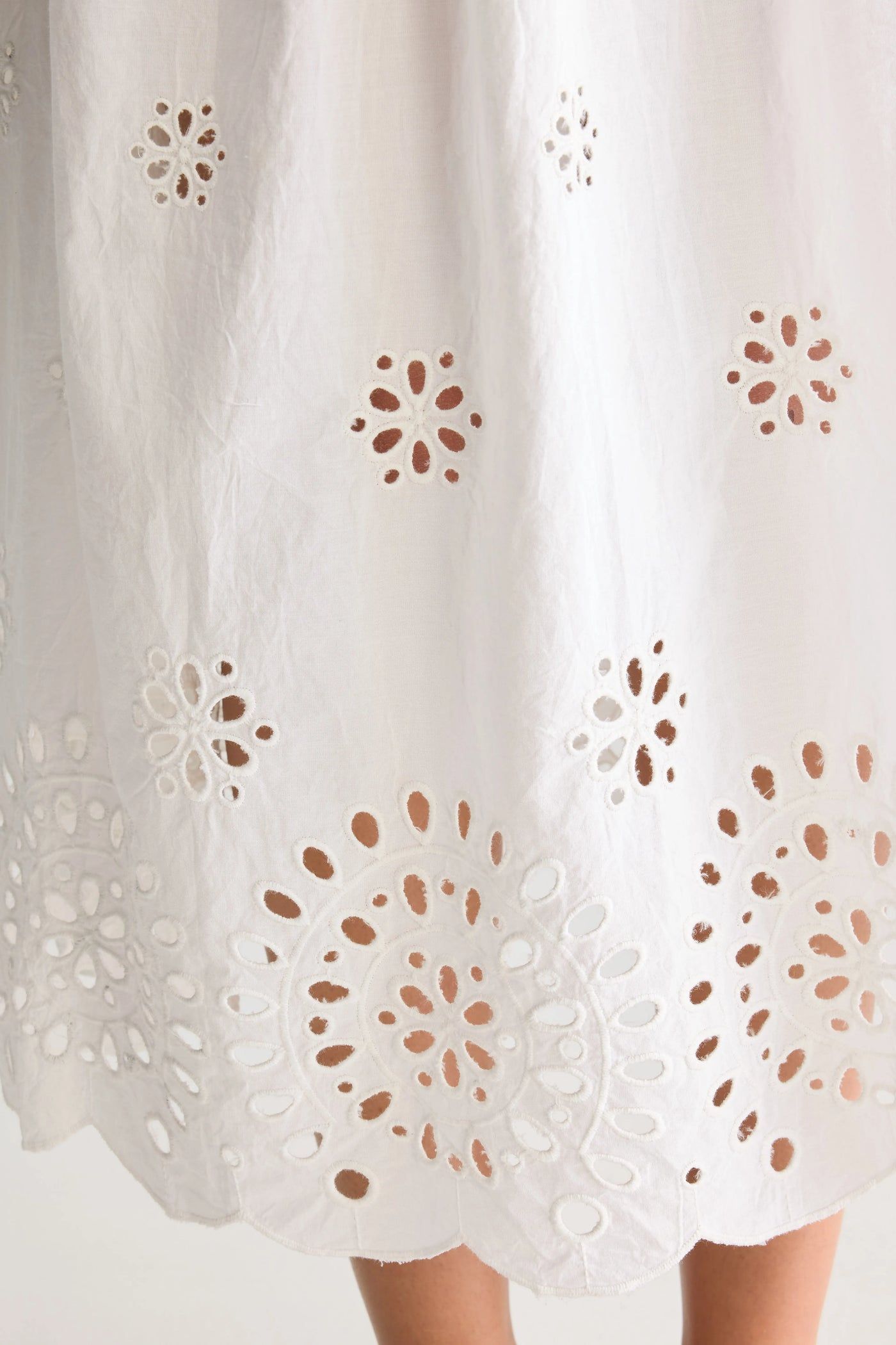 Gonna Dorine Donna White