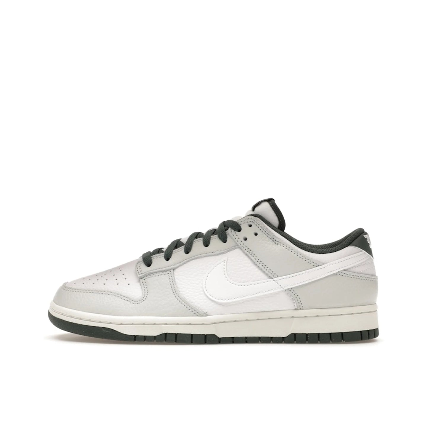 Nike Dunk Low Retro SE Photon Dust Vintage Green