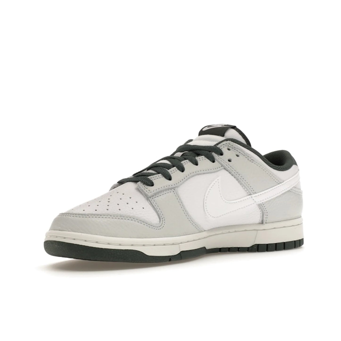 Nike Dunk Low Retro SE Photon Dust Vintage Green