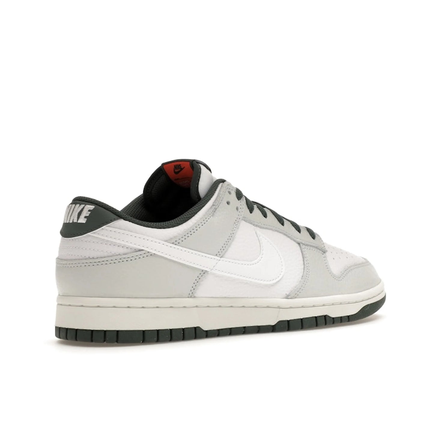 Nike Dunk Low Retro SE Photon Dust Vintage Green