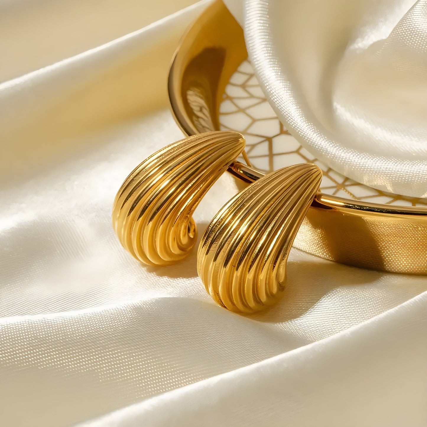 BEHI CLAIRE EARRINGS