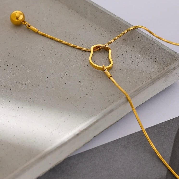 BEHI TEMWOO NECKLACE