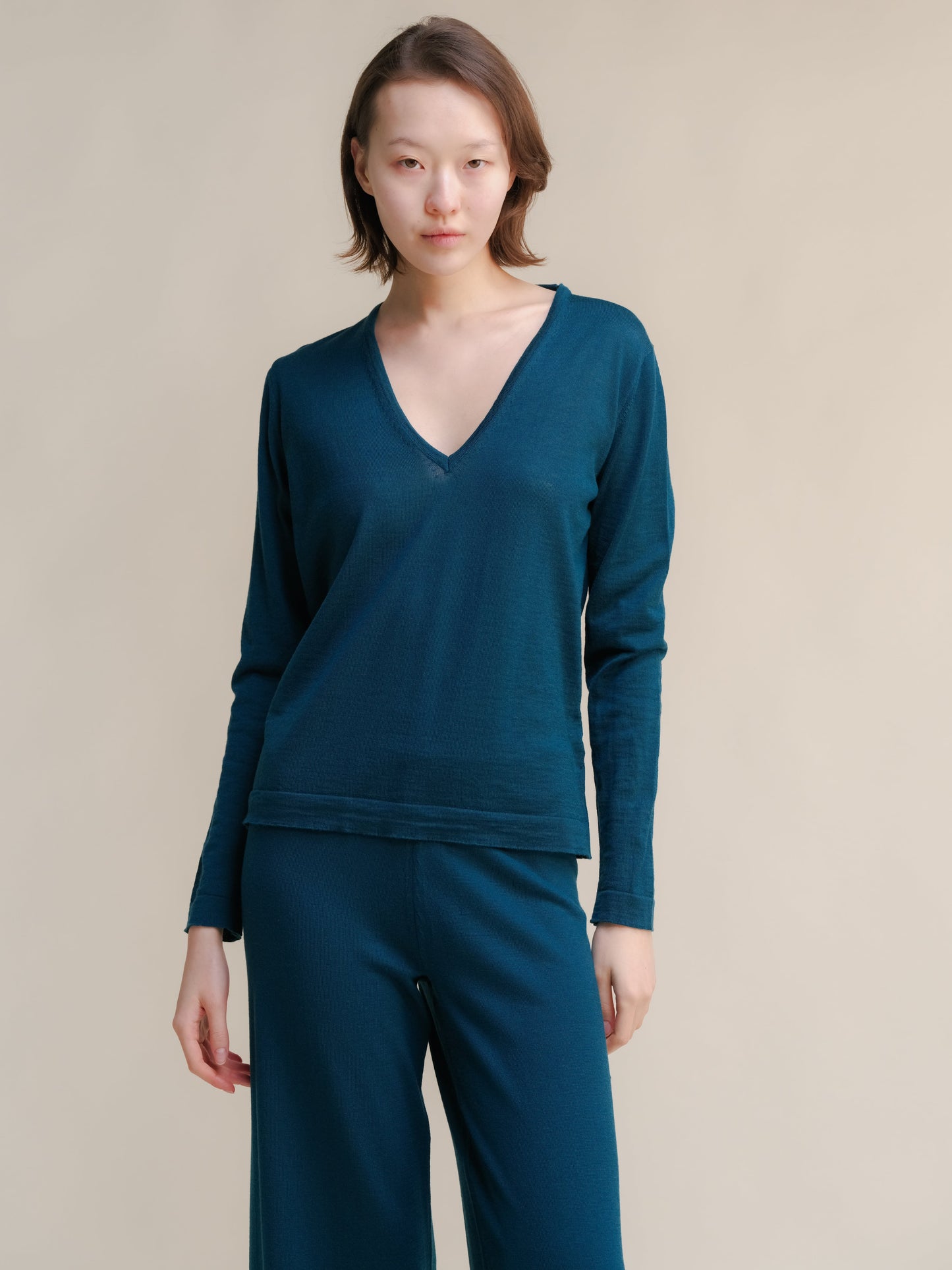 Extra Fine Merino Wool V-Neck Sweater with Straight Sleeve