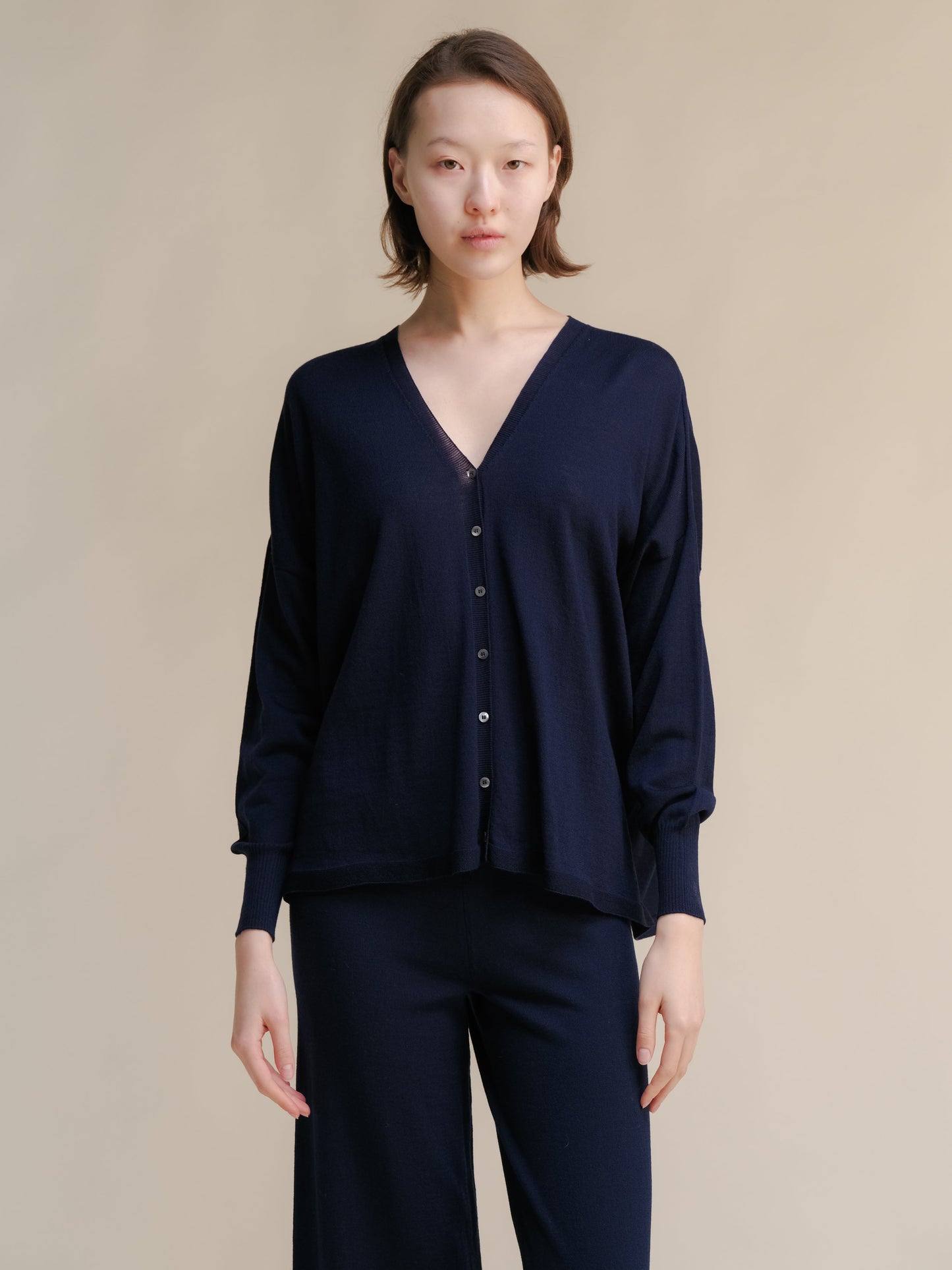 Extra Fine Merino Wool Oversized V-Neck Cardigan (3D-Knit)