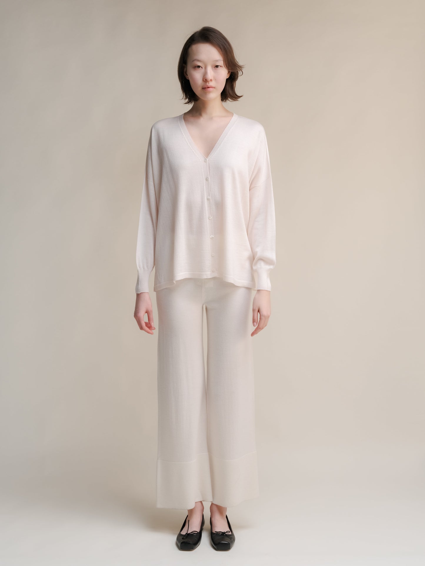 Extra Fine Merino Wool Oversized V-Neck Cardigan (3D-Knit)