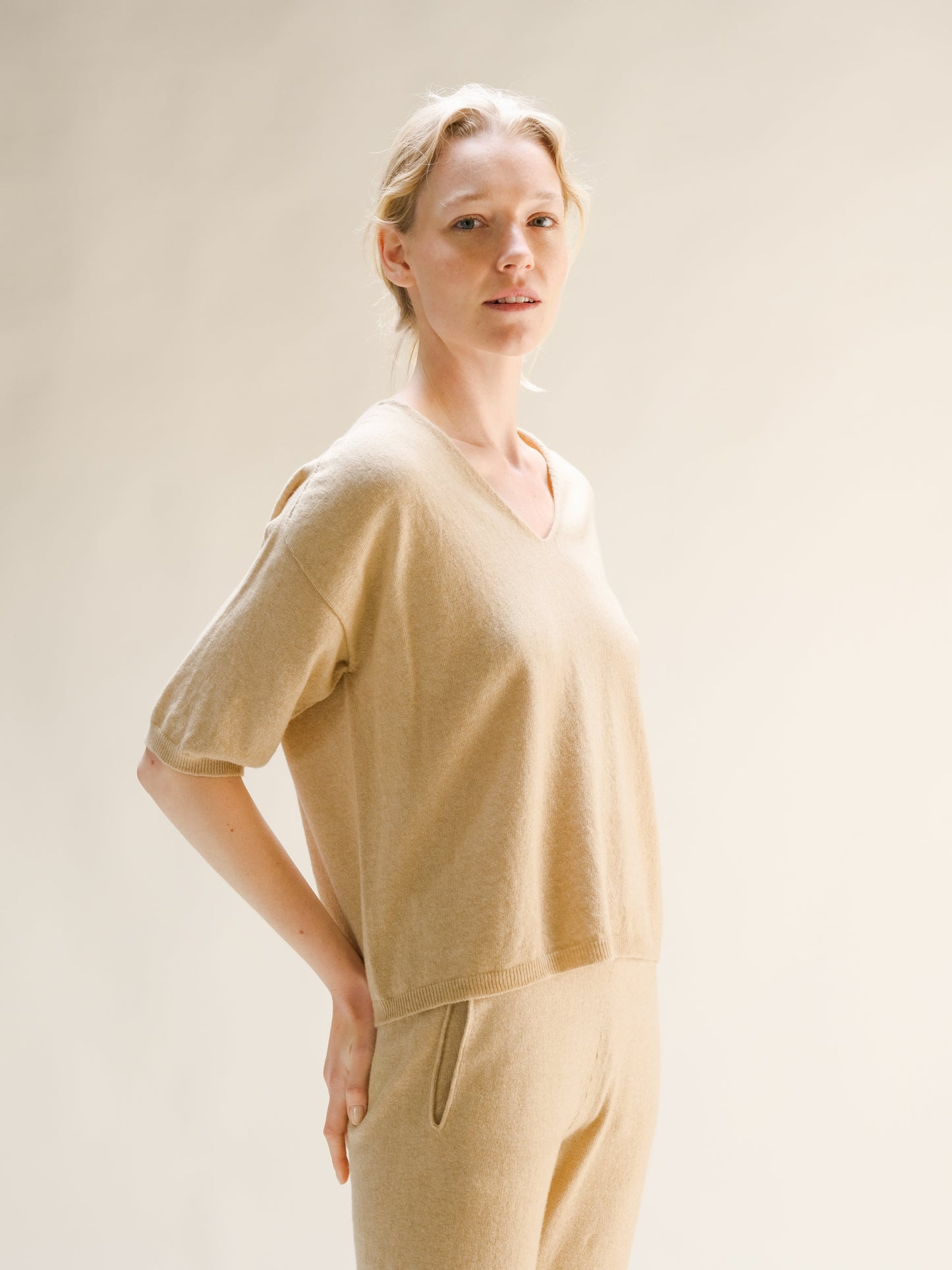 Cashmere Mix V-Neck T-Shirt (3D-Knit)