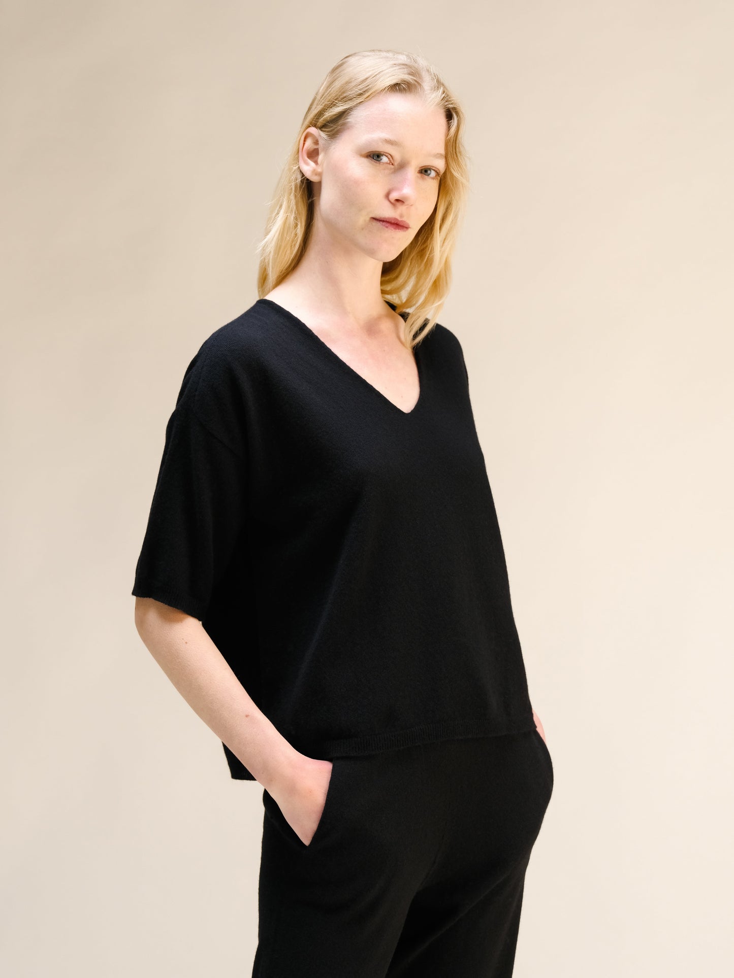 Cashmere Mix V-Neck T-Shirt (3D-Knit)
