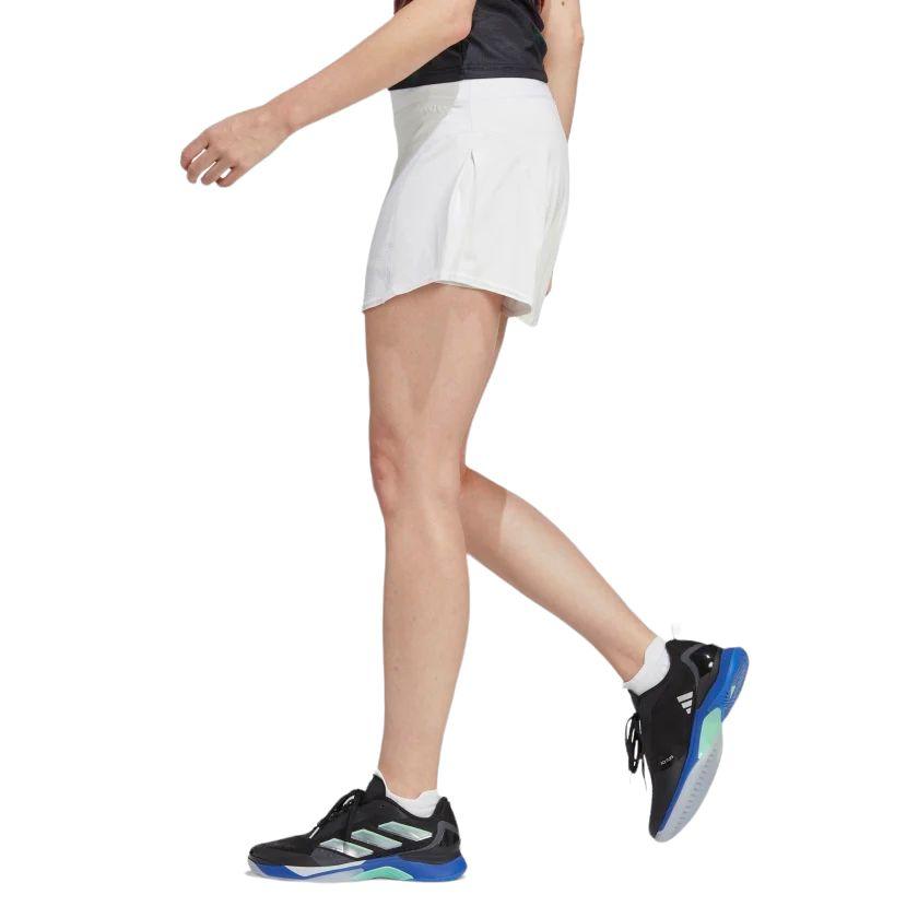 Gonna Match Donna White